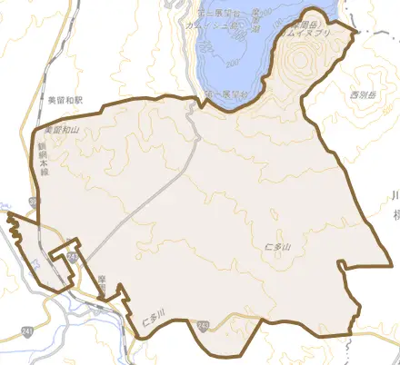 字弟子屈原野とその周辺の地図。町の範囲を重ねている
