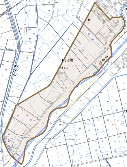 下川町とその周辺の地図。町の範囲を重ねている