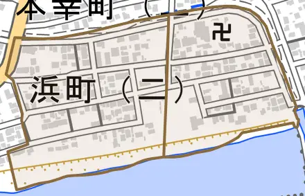 浜町とその周辺の地図。町の範囲を重ねている