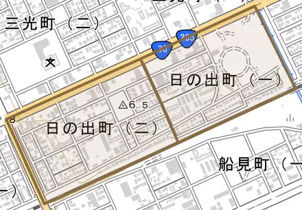 日の出町とその周辺の地図。町の範囲を重ねている