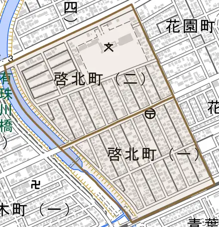 啓北町とその周辺の地図。町の範囲を重ねている