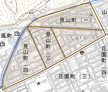 見山町とその周辺の地図。町の範囲を重ねている
