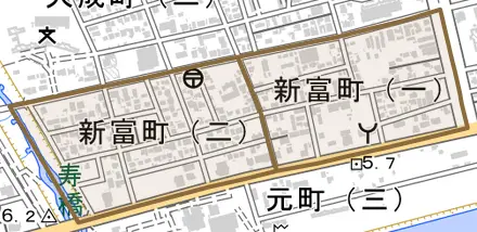 新富町とその周辺の地図。町の範囲を重ねている