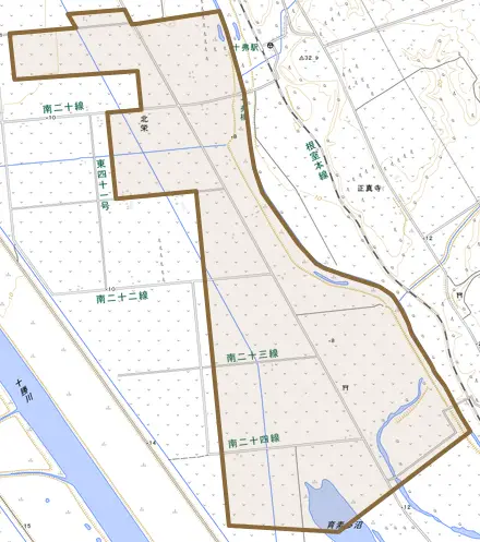 育素多とその周辺の地図。町の範囲を重ねている