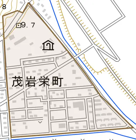 茂岩栄町とその周辺の地図。町の範囲を重ねている