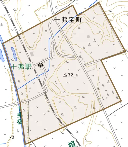十弗宝町とその周辺の地図。町の範囲を重ねている