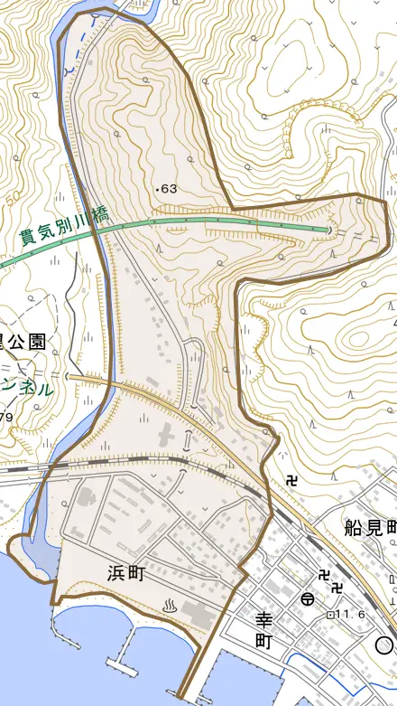 字浜町とその周辺の地図。町の範囲を重ねている