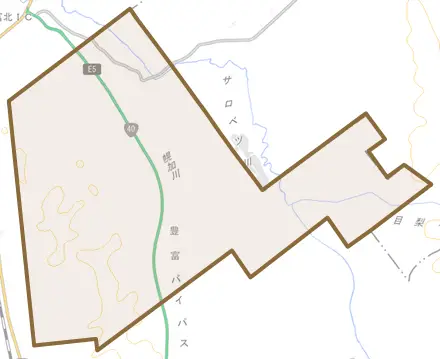 字修徳とその周辺の地図。町の範囲を重ねている