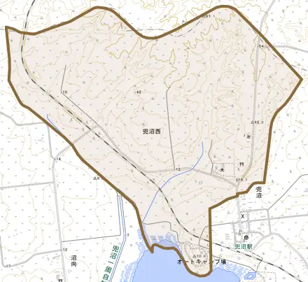 字兜沼西とその周辺の地図。町の範囲を重ねている