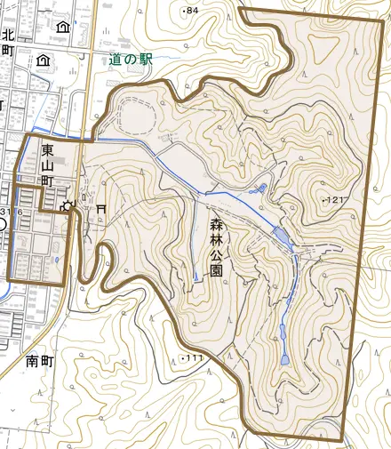 字東山町とその周辺の地図。町の範囲を重ねている
