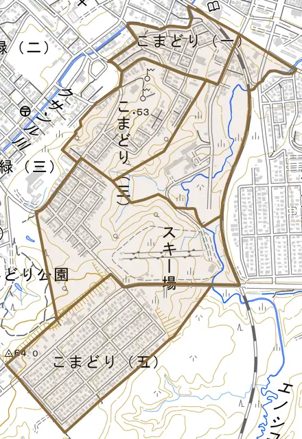 こまどりとその周辺の地図。町の範囲を重ねている