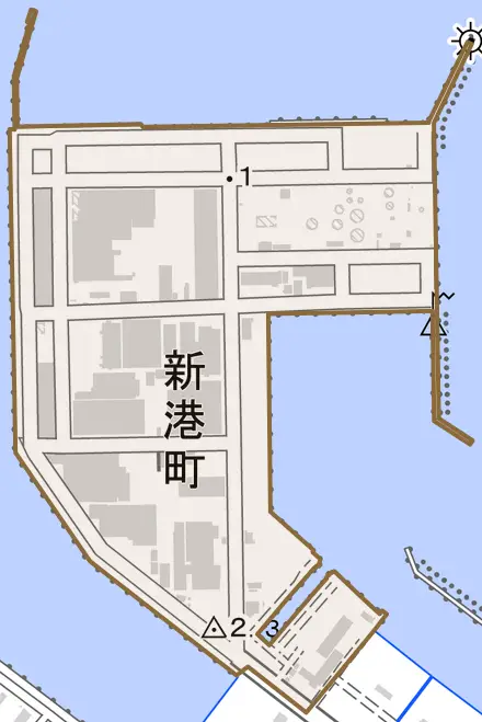 新港町とその周辺の地図。町の範囲を重ねている