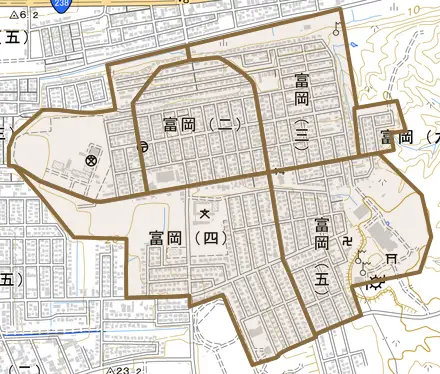富岡とその周辺の地図。町の範囲を重ねている