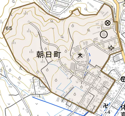 朝日町とその周辺の地図。町の範囲を重ねている