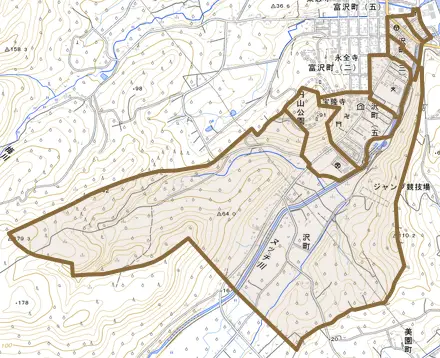 沢町とその周辺の地図。町の範囲を重ねている
