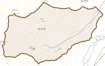 豊丘町とその周辺の地図。町の範囲を重ねている