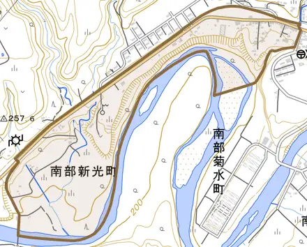 南部新光町とその周辺の地図。町の範囲を重ねている