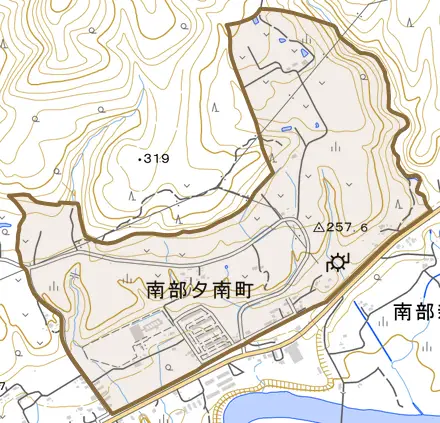 南部夕南町とその周辺の地図。町の範囲を重ねている