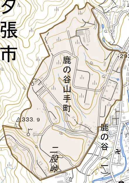 鹿の谷山手町とその周辺の地図。町の範囲を重ねている