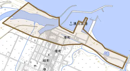 港町とその周辺の地図。町の範囲を重ねている