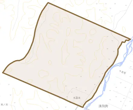 札富美とその周辺の地図。町の範囲を重ねている