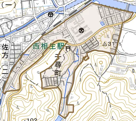 千尋町とその周辺の地図。町の範囲を重ねている