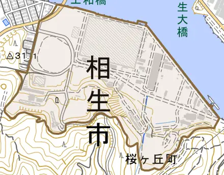 桜ケ丘町とその周辺の地図。町の範囲を重ねている