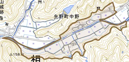 矢野町中野とその周辺の地図。町の範囲を重ねている