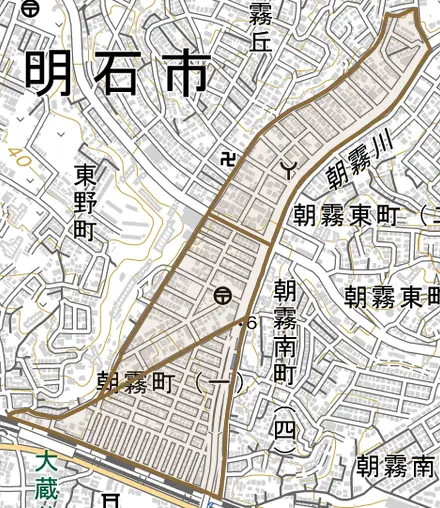 朝霧町とその周辺の地図。町の範囲を重ねている