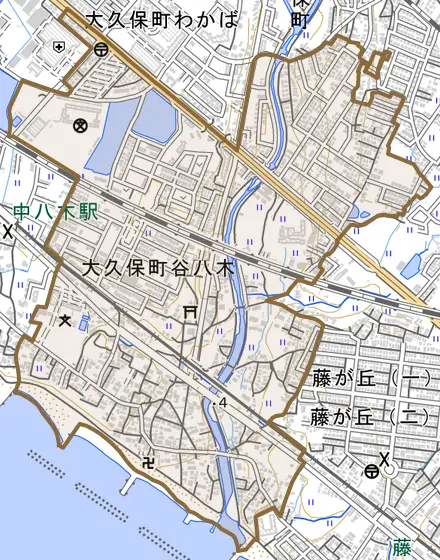 大久保町谷八木とその周辺の地図。町の範囲を重ねている