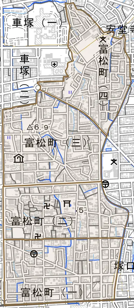 富松町とその周辺の地図。町の範囲を重ねている