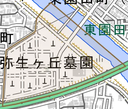 弥生ケ丘町とその周辺の地図。町の範囲を重ねている