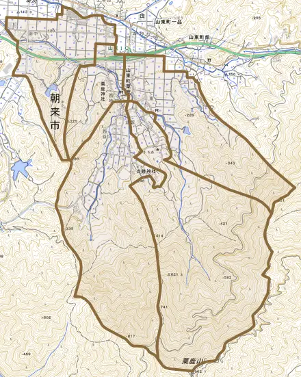 山東町粟鹿とその周辺の地図。町の範囲を重ねている