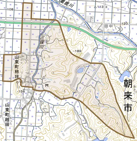 山東町柿坪とその周辺の地図。町の範囲を重ねている
