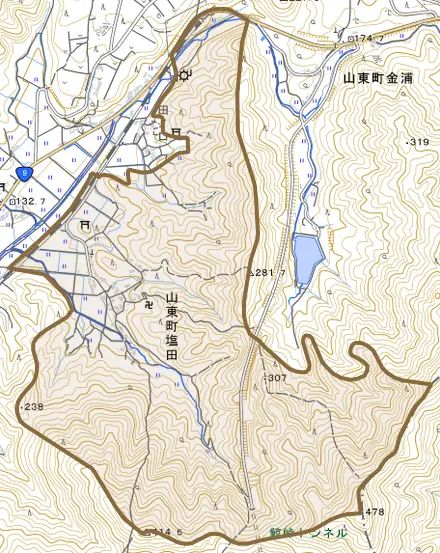 山東町塩田とその周辺の地図。町の範囲を重ねている