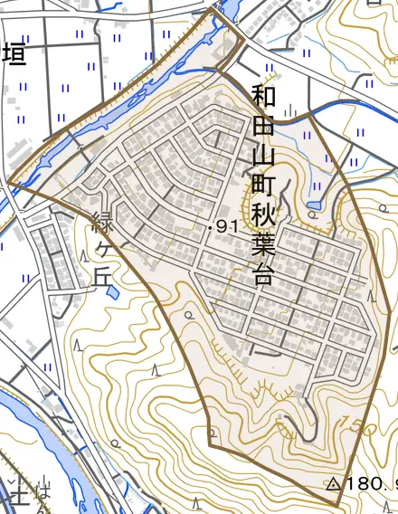 和田山町秋葉台とその周辺の地図。町の範囲を重ねている