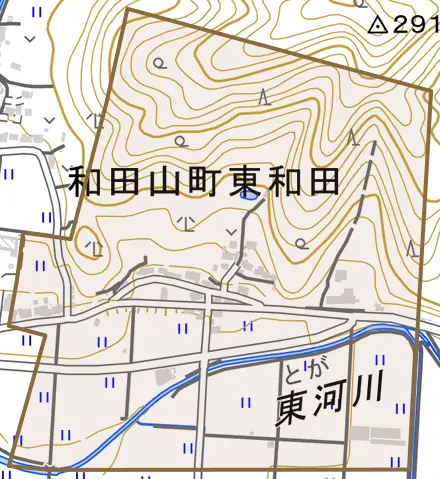 和田山町東和田とその周辺の地図。町の範囲を重ねている