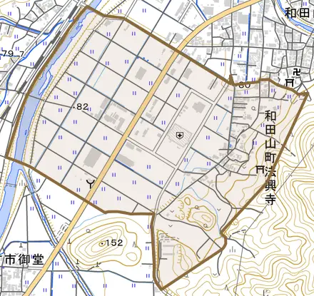 和田山町法興寺とその周辺の地図。町の範囲を重ねている