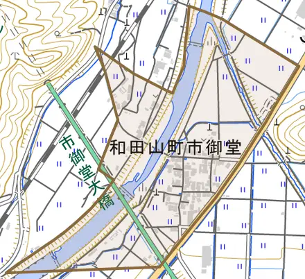 和田山町市御堂とその周辺の地図。町の範囲を重ねている