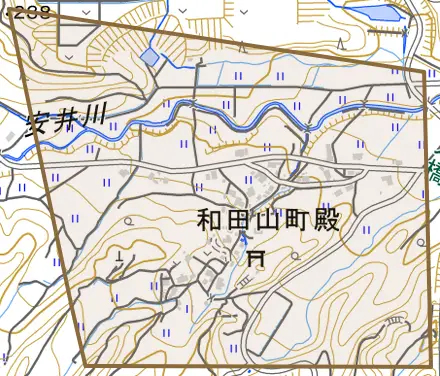 和田山町殿とその周辺の地図。町の範囲を重ねている