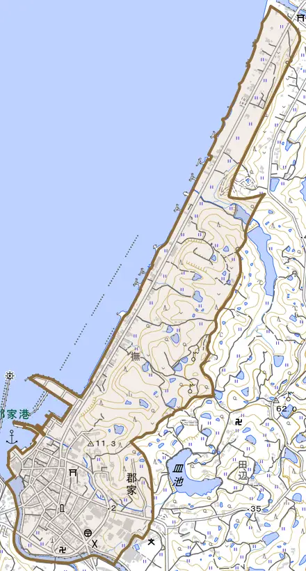 郡家とその周辺の地図。町の範囲を重ねている