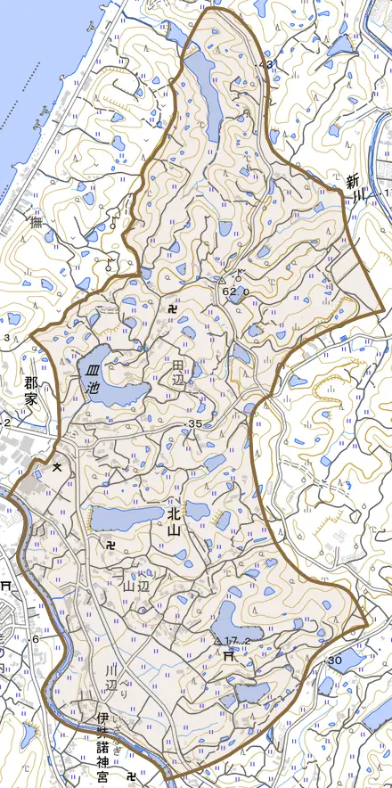 北山とその周辺の地図。町の範囲を重ねている
