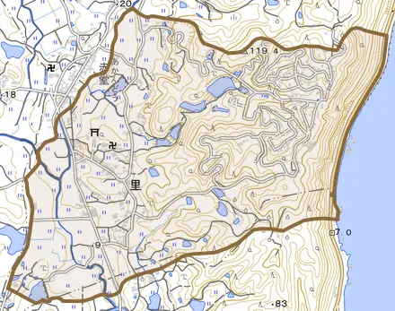 里とその周辺の地図。町の範囲を重ねている