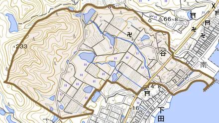 谷とその周辺の地図。町の範囲を重ねている