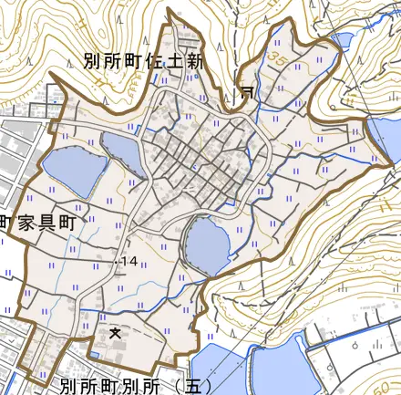 別所町佐土新とその周辺の地図。町の範囲を重ねている