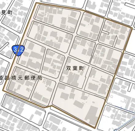 双葉町とその周辺の地図。町の範囲を重ねている