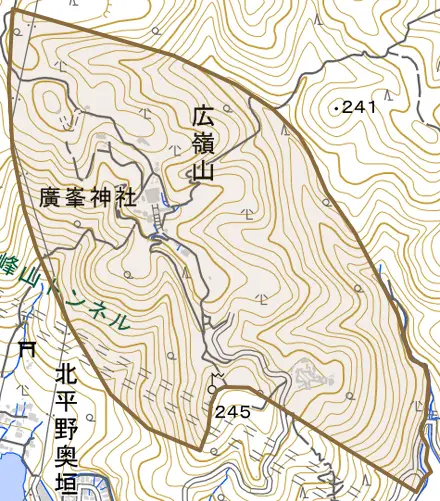 広嶺山とその周辺の地図。町の範囲を重ねている