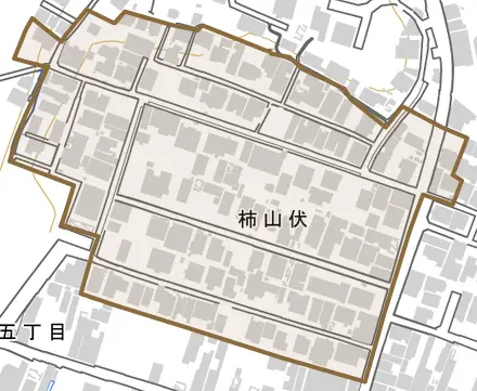 柿山伏とその周辺の地図。町の範囲を重ねている