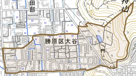 勝原区大谷とその周辺の地図。町の範囲を重ねている