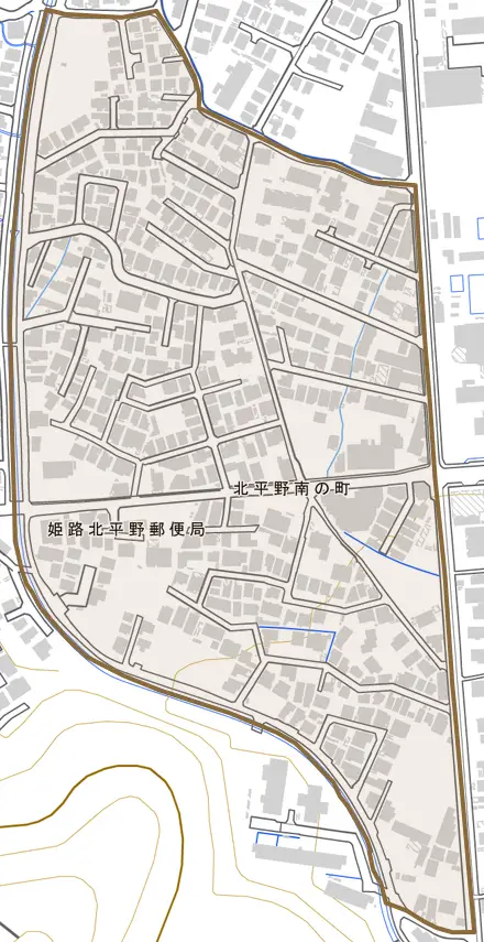 北平野南の町とその周辺の地図。町の範囲を重ねている
